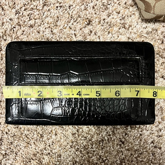 Black Faux Alligator Hard Case Wallet - Picture 1 of 6